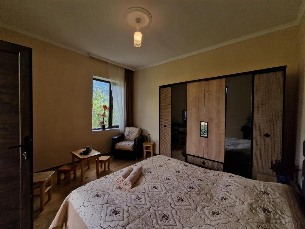 Postel nebo postele na pokoji v ubytování Bela's Guesthouse
