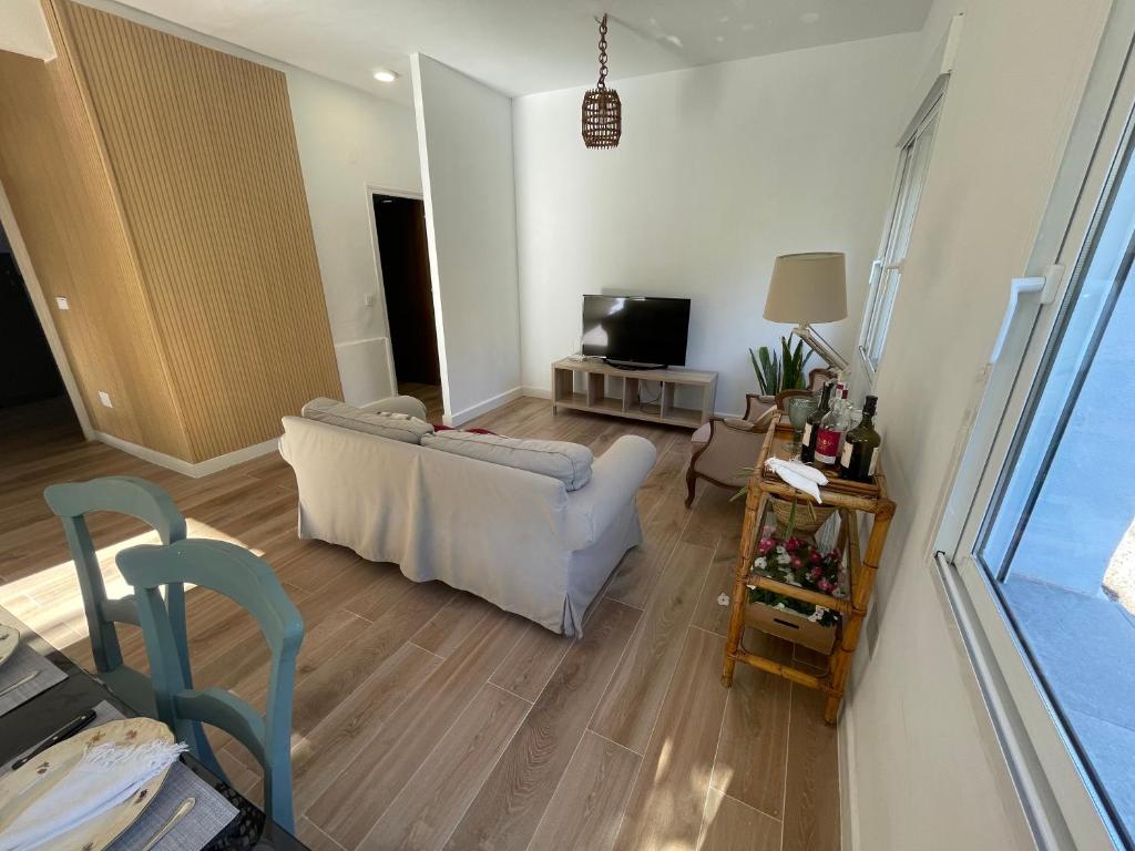 Televiisor ja/või meelelahutuskeskus majutusasutuses Chalet SAO PAULO cerca de la playa