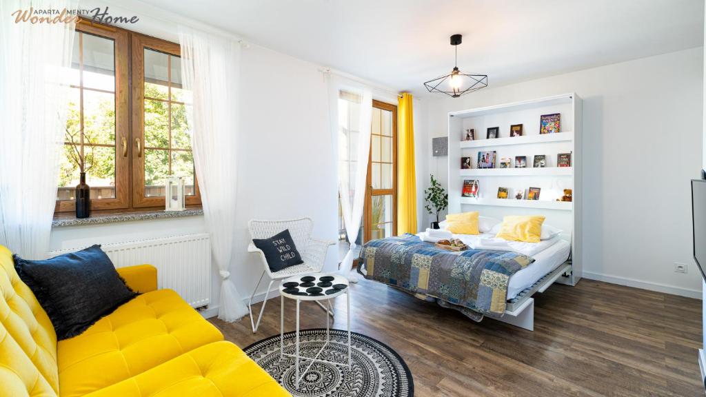 Posteľ alebo postele v izbe v ubytovaní Wonder Home - Apartamenty położone blisko deptaka, licznych restauracji i sklepów