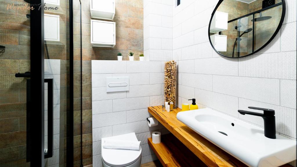 Kúpeľňa v ubytovaní Wonder Home - Apartamenty położone blisko deptaka, licznych restauracji i sklepów
