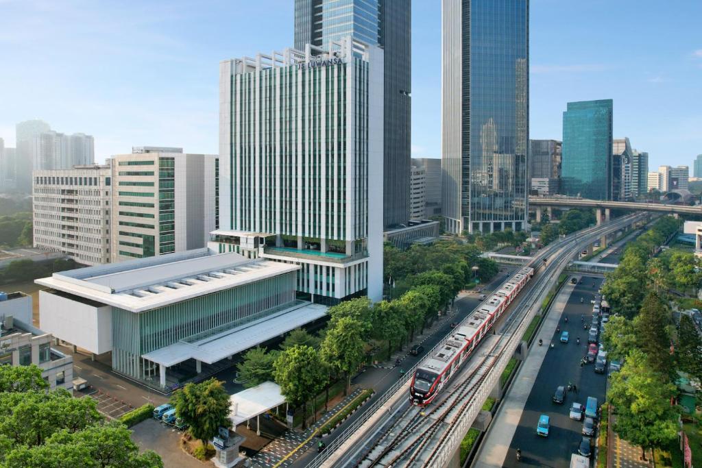 Pemandangan umum bagi Jakarta atau pemandangan bandar yang diambil dari hotel