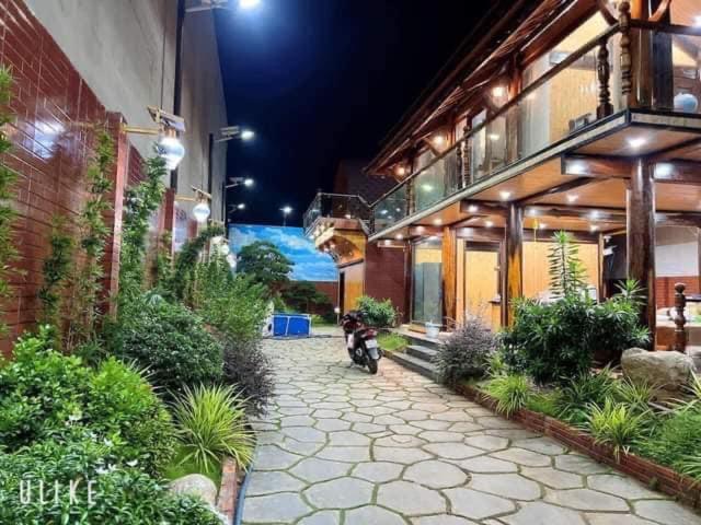 a motorcycle parked outside of a building at night at Homestay Lê Gia in Xuyên Mộc