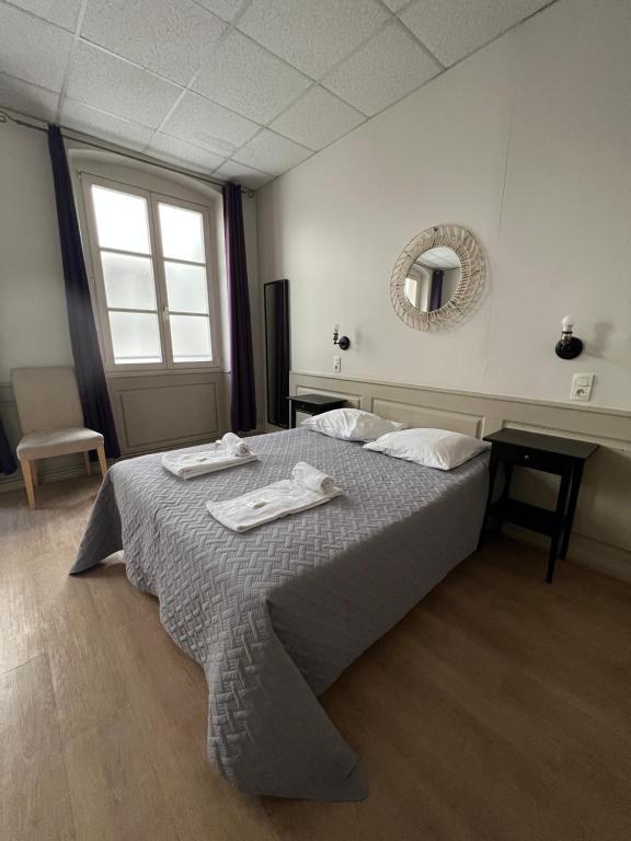 Postel nebo postele na pokoji v ubytování Hôtel Patricia - Strasbourg Hyper Centre