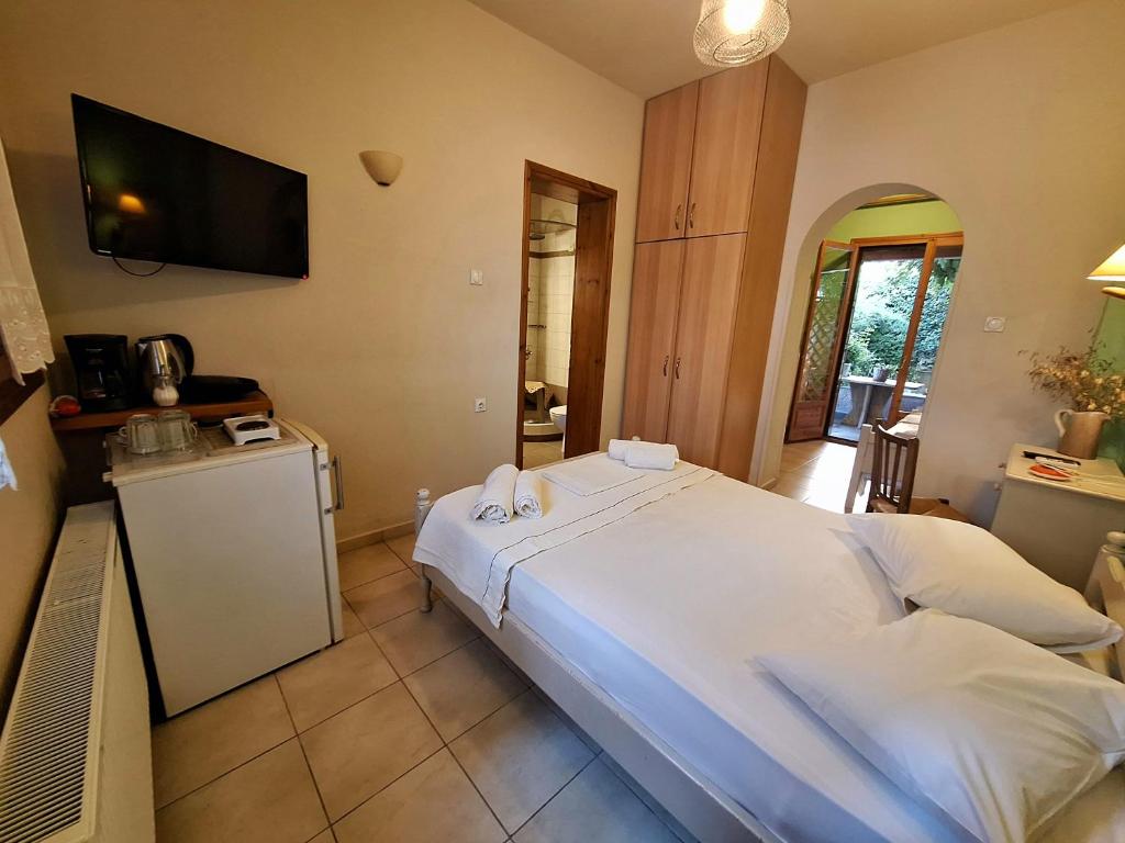 Posteľ alebo postele v izbe v ubytovaní Skourgias Rooms