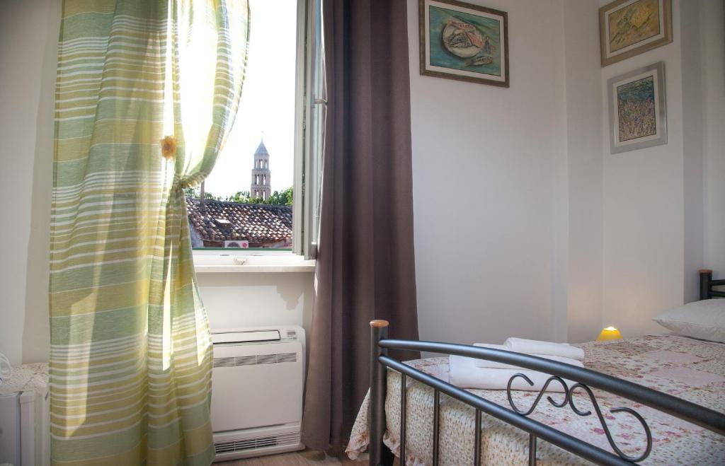 En eller flere senger på et rom på Rooms Split Pezelj