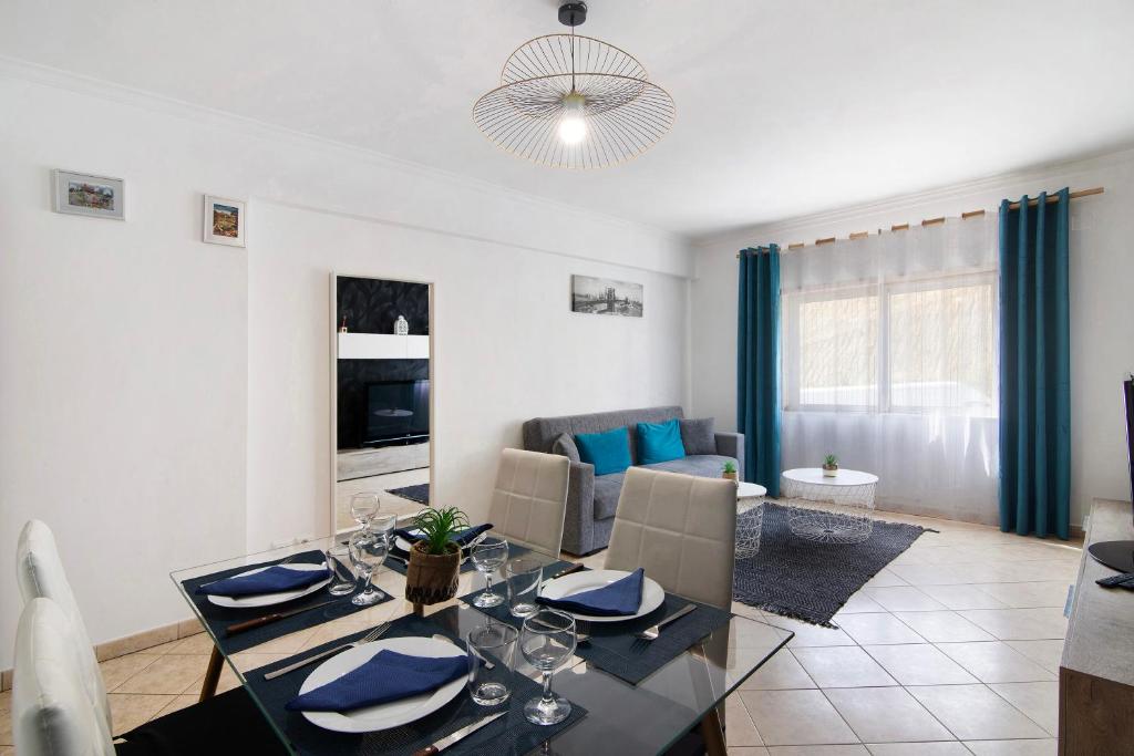 Μια τηλεόραση ή/και κέντρο ψυχαγωγίας στο Apartamento do Sol