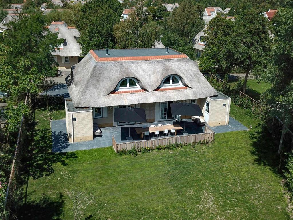 an overhead view of a house with a roof at Holiday Home Citta Romana by Interhome in Hellevoetsluis