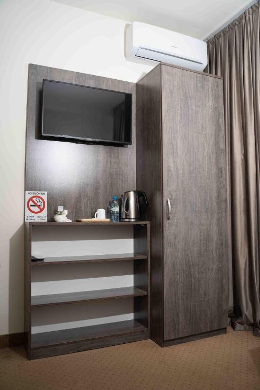Kuchyň nebo kuchyňský kout v ubytování Median Hotel, City Center Yerevan