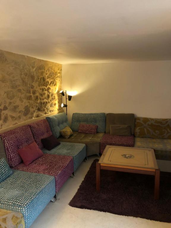 Posezení v ubytování Villa Baptiste Spa Sauna Billard Piano ping-pong baby-foot Piscine près de Bordeaux