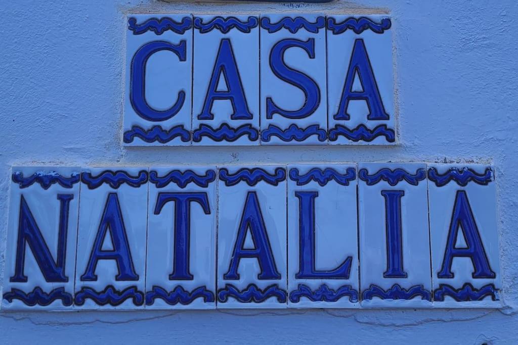 Casa Natalia. في Taibique: علامة تقول كازا natal على الحائط