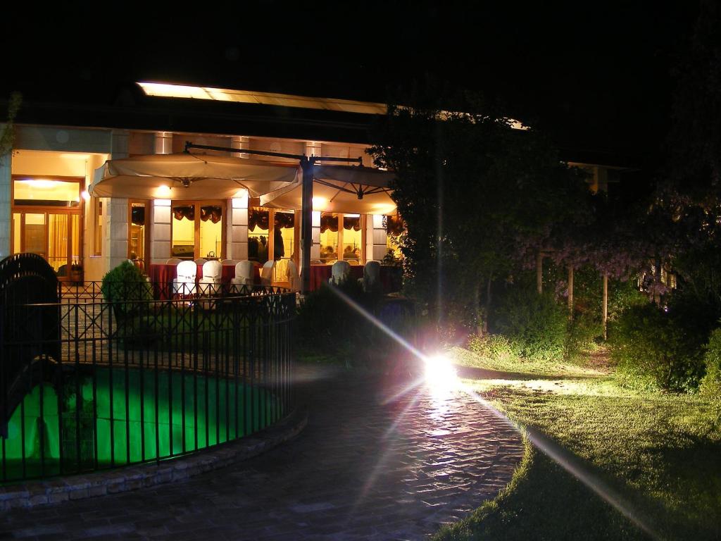 Bazén v ubytování Mingone Hotel Ristorante nebo v jeho okolí