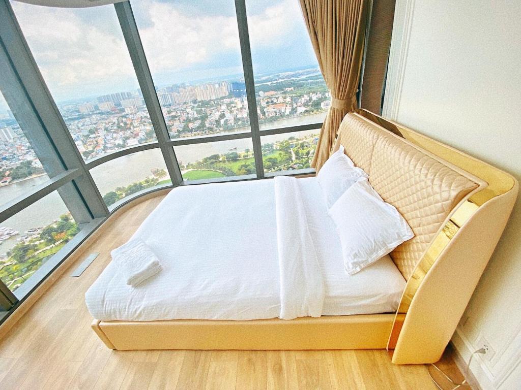 Giường trong phòng chung tại Landmark 81 - AirBnb