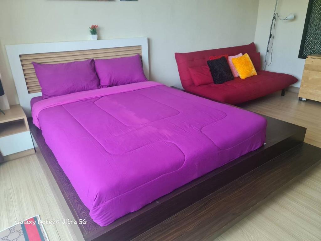Postel nebo postele na pokoji v ubytování The Naithorn Condo Unit 401