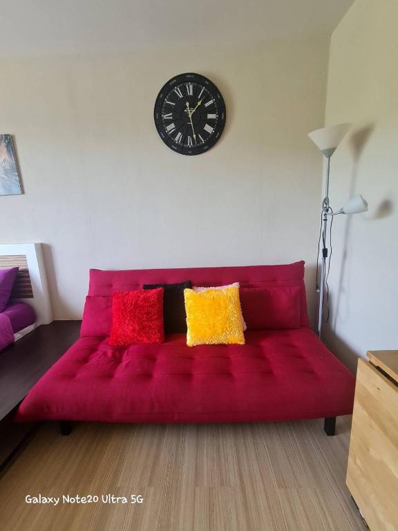 Posezení v ubytování The Naithorn Condo Unit 401
