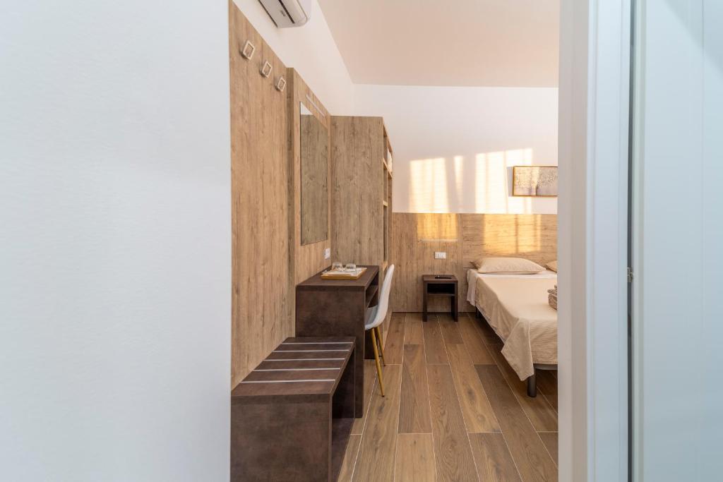Postel nebo postele na pokoji v ubytování Mentana Rooms