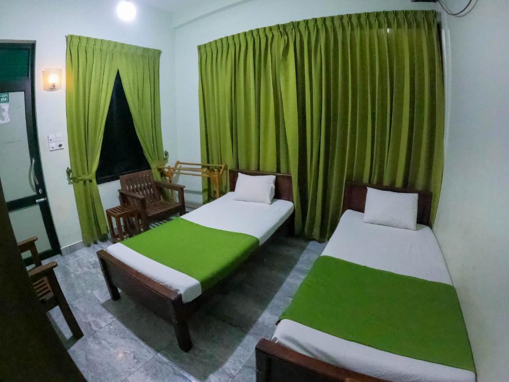 Postel nebo postele na pokoji v ubytování Samara Guest inn