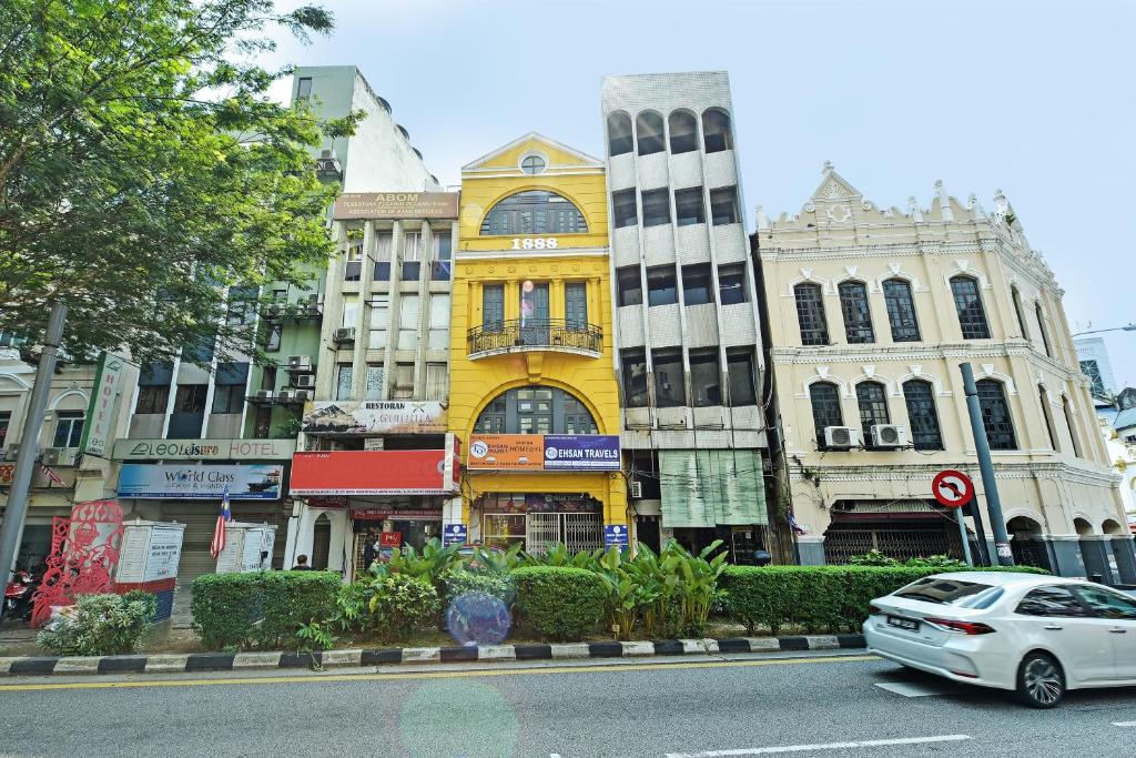 SPOT ON 90850 Ehsan Travels Home - Housity