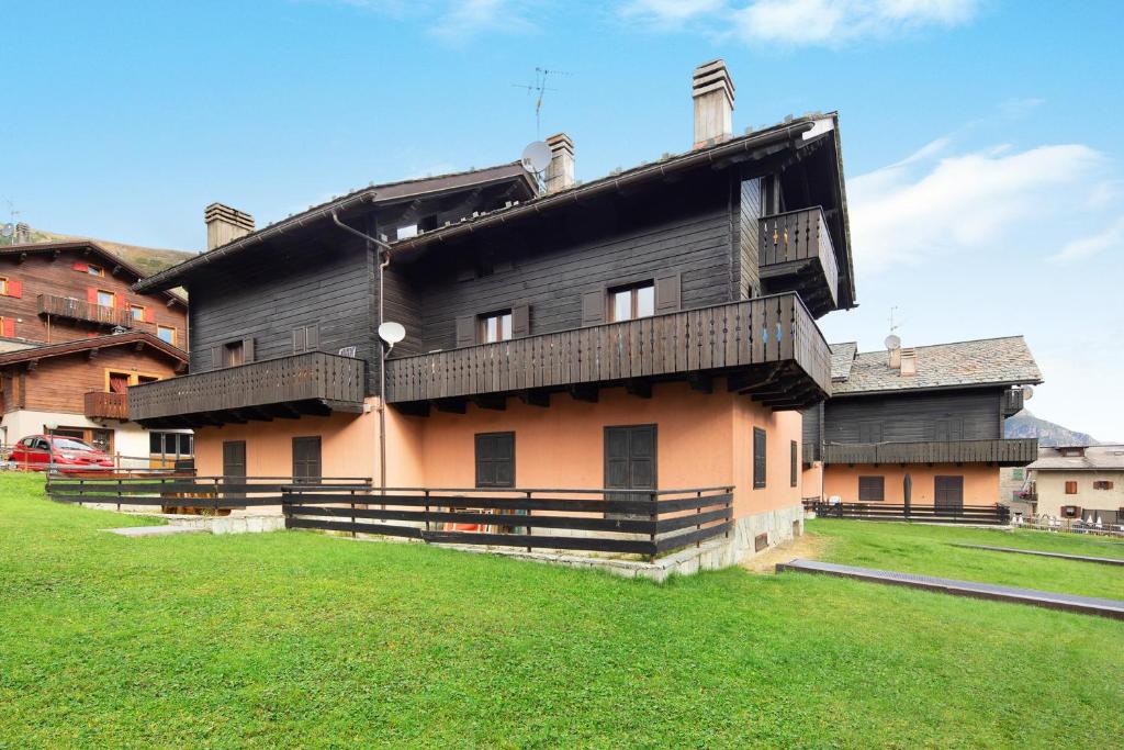a large building with a balcony on top of it at Residence Valleverde in Livigno