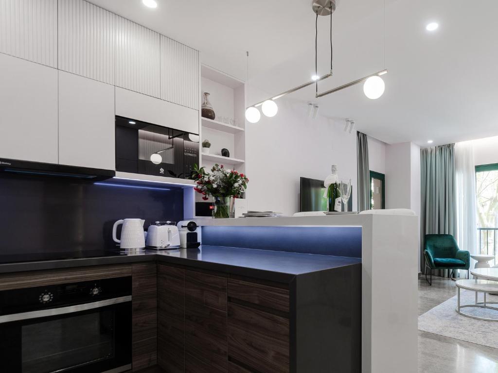 Kuchyň nebo kuchyňský kout v ubytování Luxury Blue Coast Seaside Retreat Marbella