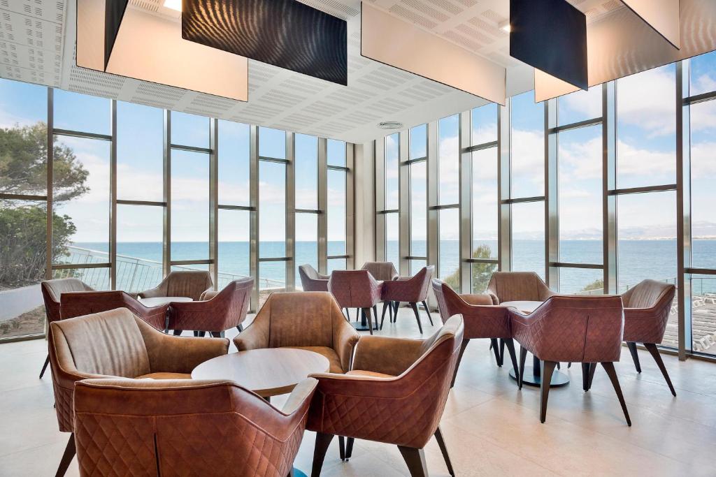 Nespecifikovaný výhled na moře nebo výhled na moře při pohledu z hotelu