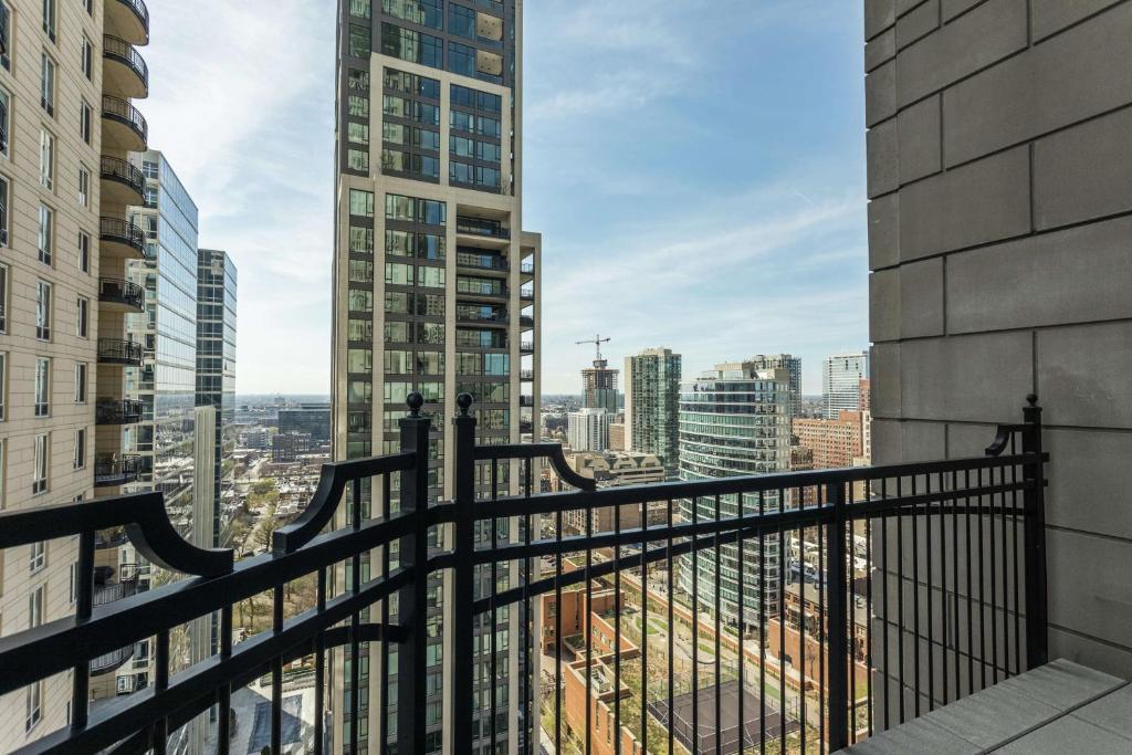 Waldorf Astoria Chicago - Gold Coast Terrace King Suite