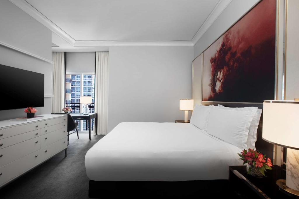 Waldorf Astoria Chicago - Junior Suite With Fireplace