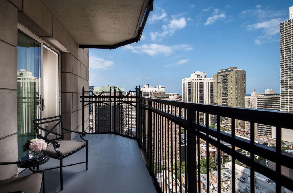 Waldorf Astoria Chicago - One-Bedroom Suite With Fireplace And Terrace
