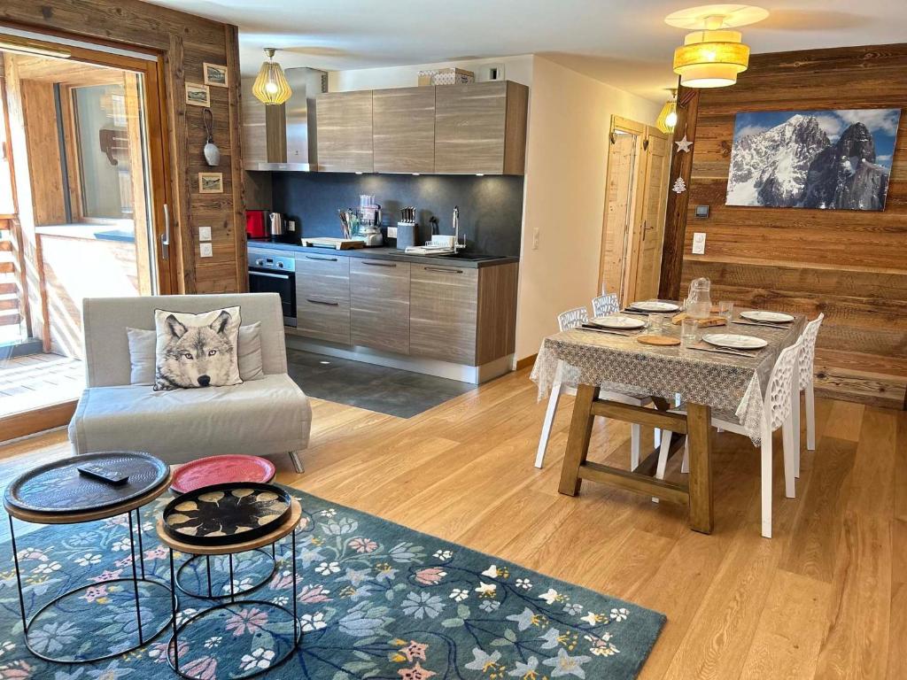 a living room with a table and a couch and a kitchen at Appartement Les Gets, 3 pièces, 6 personnes - FR-1-623-116 in Les Gets