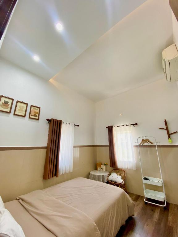 Nhật Quang House