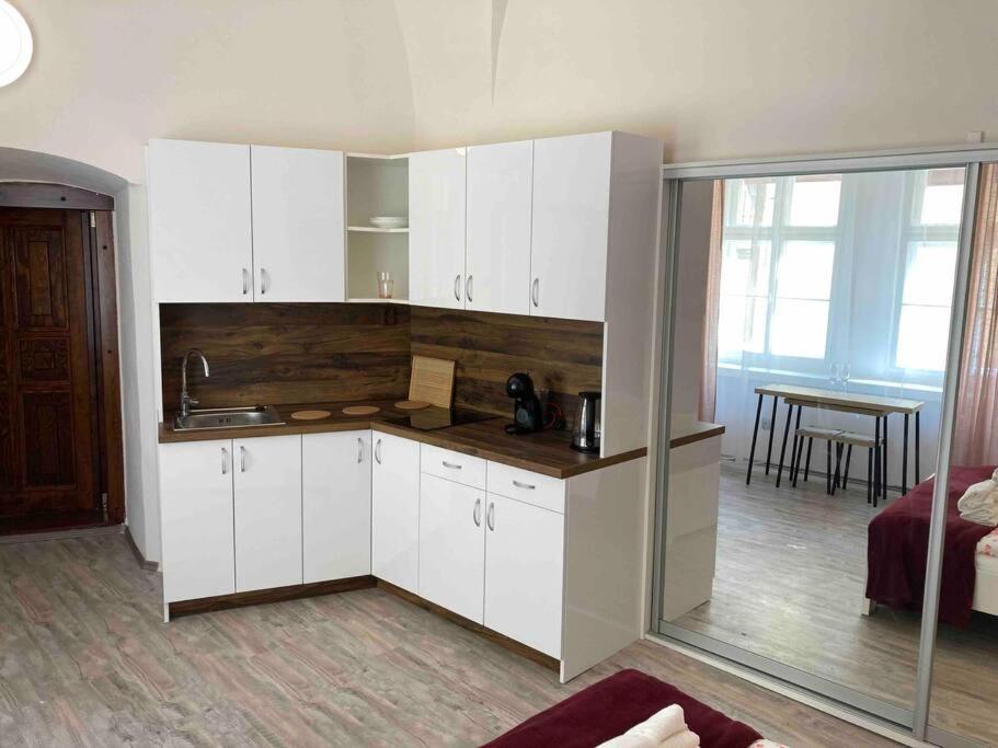 Studio in gothic house, 50m to the Old Town Square