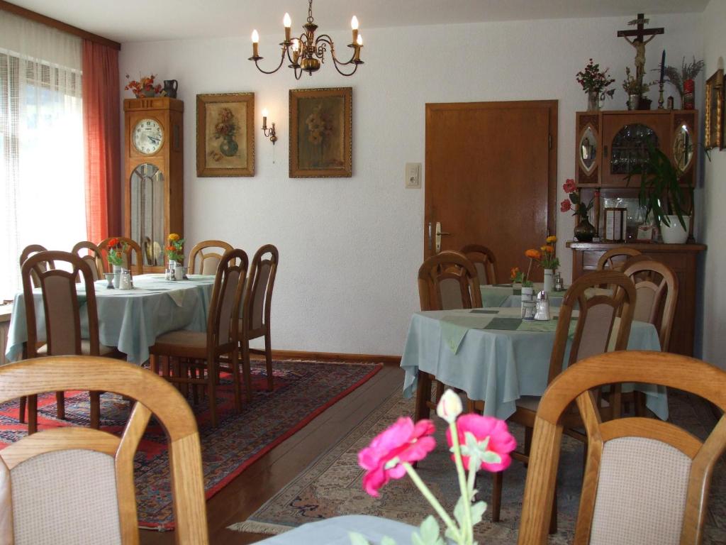 Restauracja lub miejsce do jedzenia w obiekcie Pension Brönimann