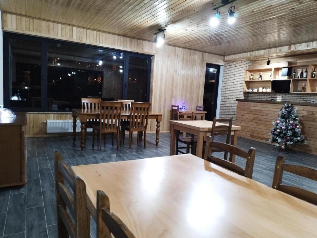 Posezení v ubytování Lastili Inn Hotel
