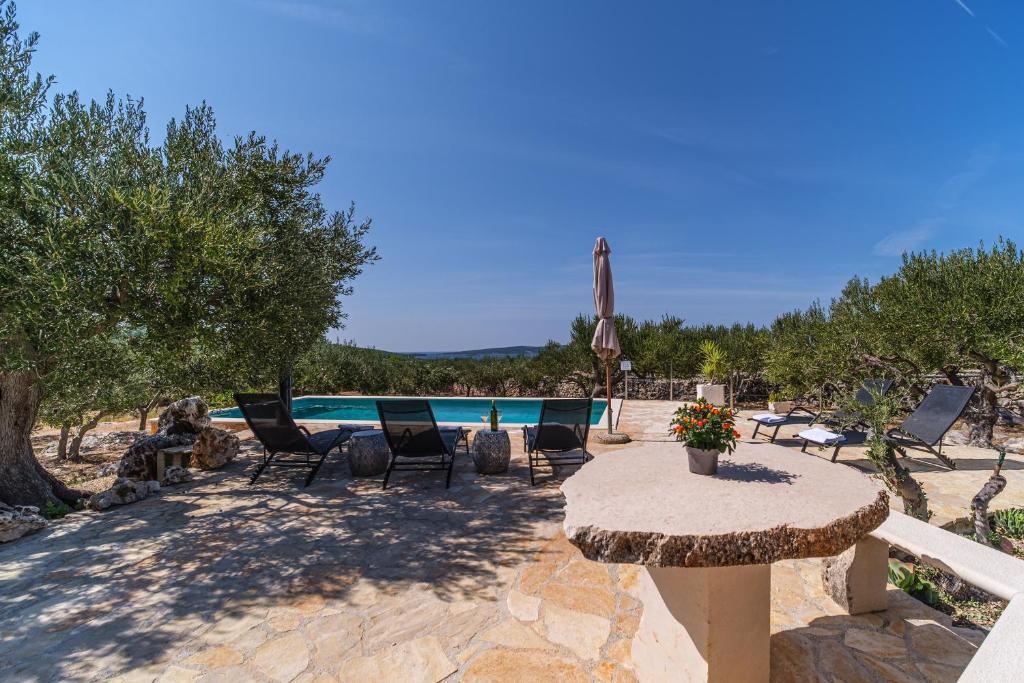 Bazén v ubytování Holiday Home Kuća Sunca nebo v jeho okolí