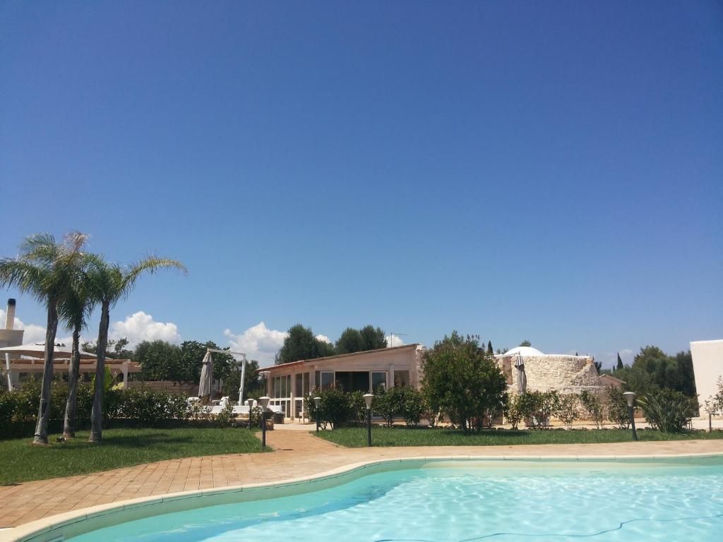 a large swimming pool in front of a house at B&B La Vigna in Carovigno