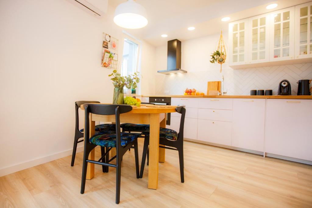 Kuchyňa alebo kuchynka v ubytovaní Bochenka Apartments II