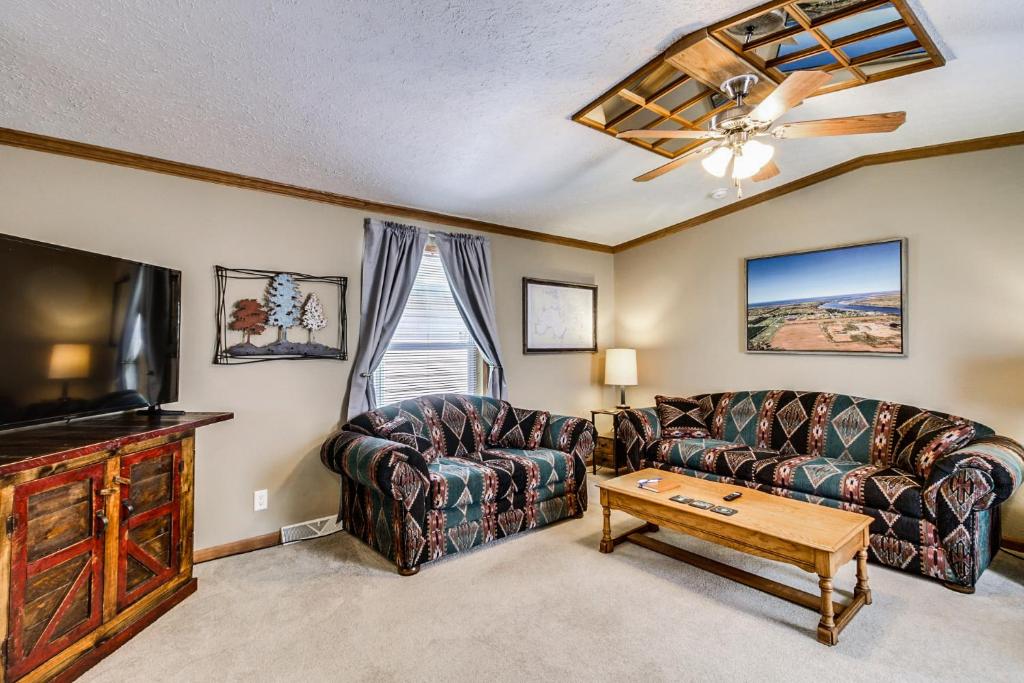 Oak Harbor on Lake of the Woods & Rainy River, Baudette (updated prices