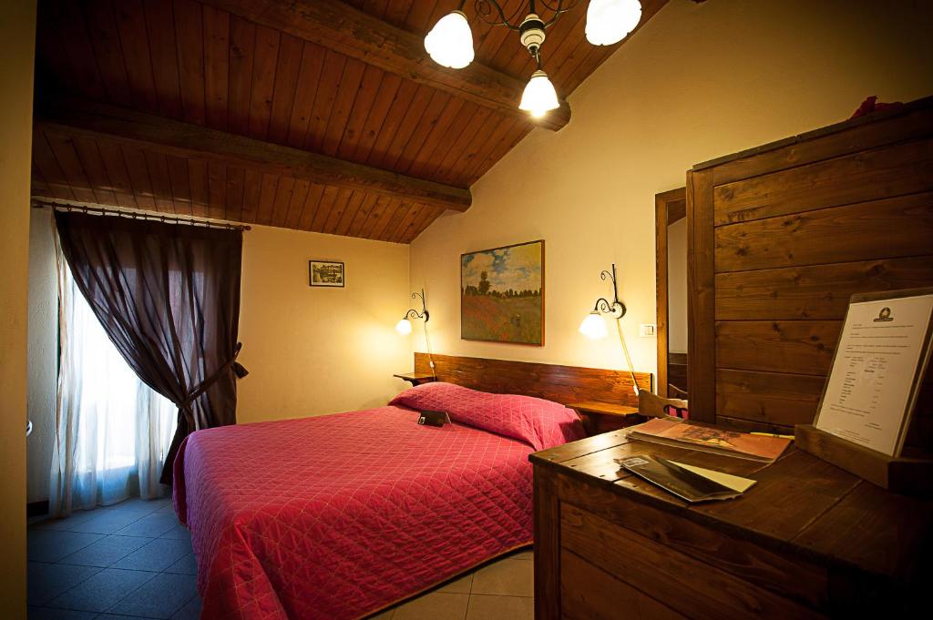 Postel nebo postele na pokoji v ubytování Albergo Tripoli B&B Affittacamere
