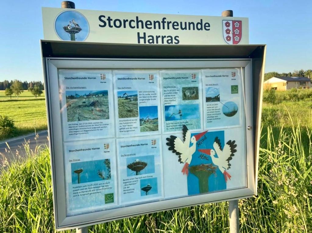 a sign for the shoreline hangers on the side of a road at Ferienwohnung Storchennest in Eisfeld