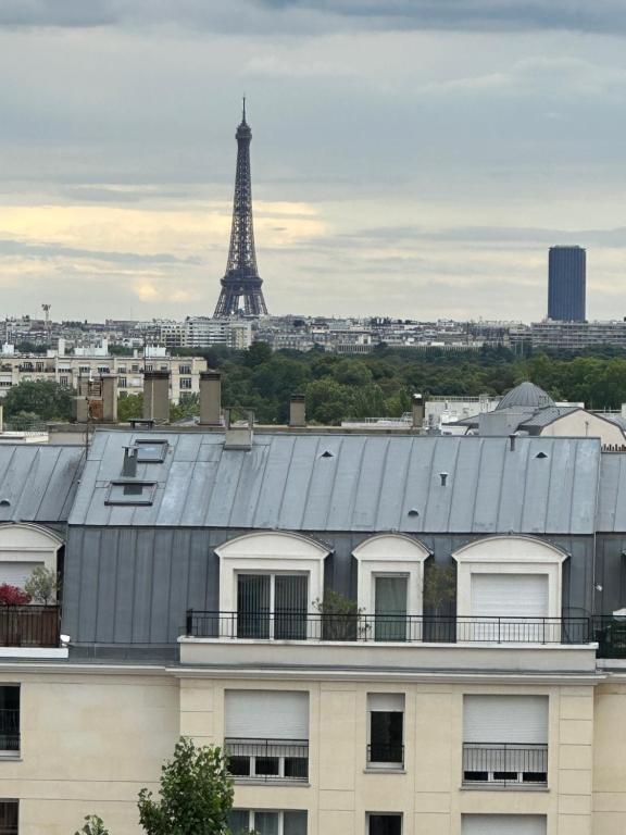 Imagen de la galería de Studio vue tour Eiffel 10' Paris, en Puteaux