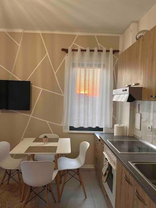 2+1 Apartment - Tirana City Center - Image 8