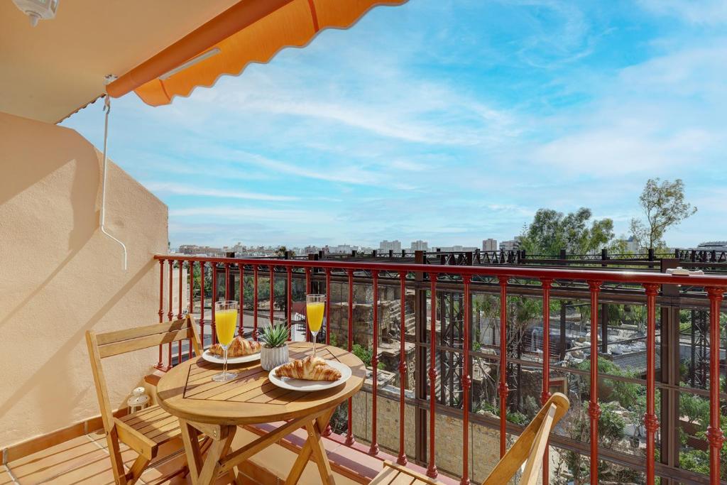 Top Floor Fuengirola Park Apartment with Parking