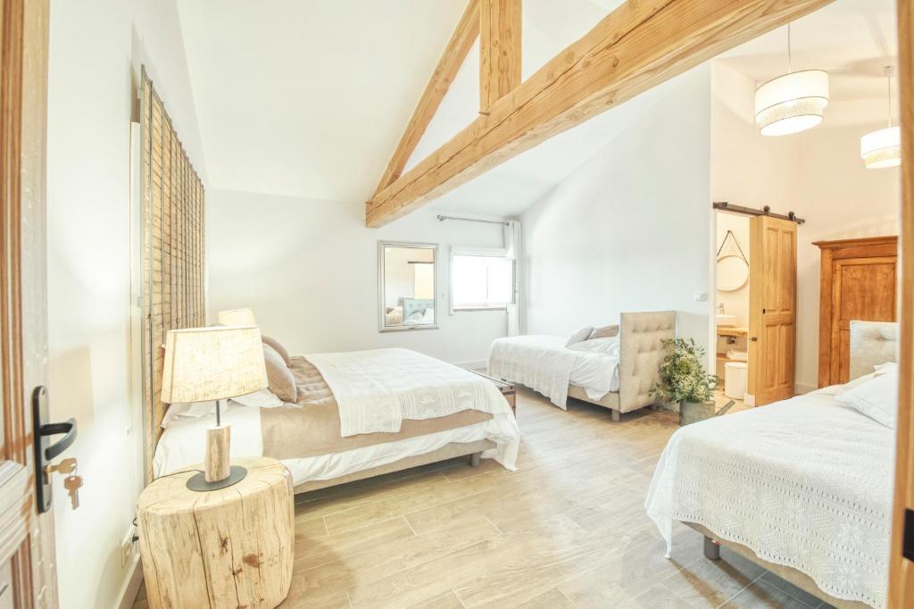 ESCONS DOMAINE DE CHARME - Family Room With Garden View