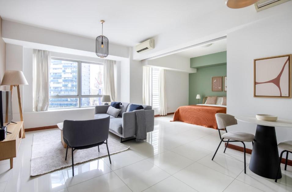 Istumisnurk majutusasutuses Beautiful Studio apartment in Singapore!