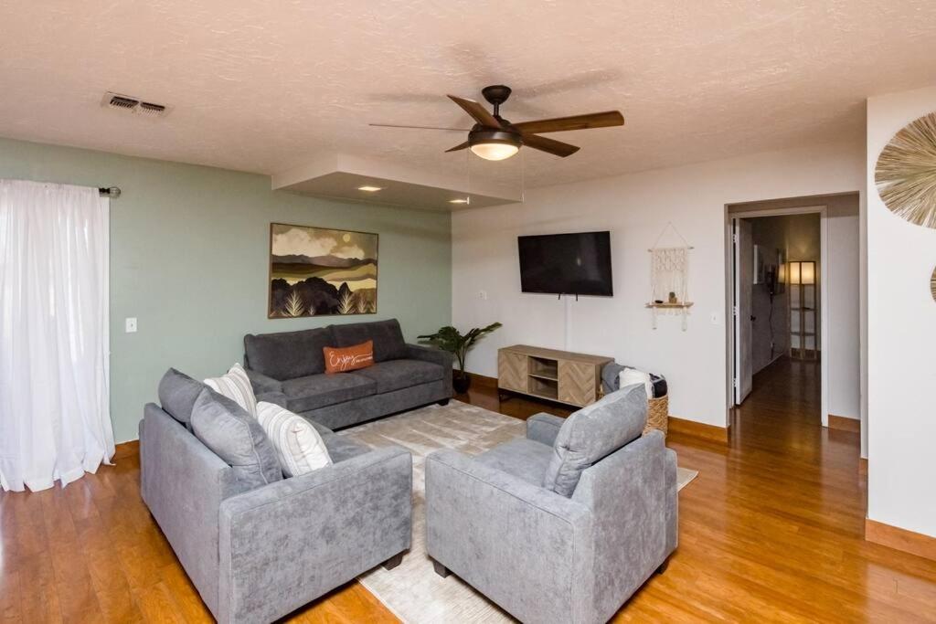 Casa o chalet Desert Oasis!Near River, by Laughlin &Pet Friendly (EE.UU