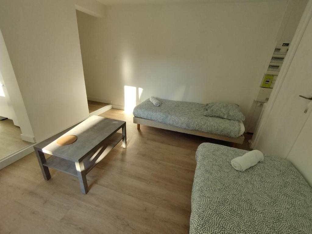 Fotografia z galérie ubytovania T2 bis Confort avec 5 couchages individuels et parking privé v destinácii Villeurbanne