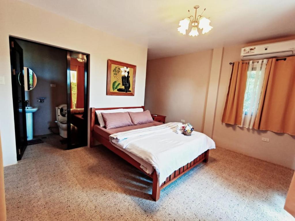 Uma cama ou camas num quarto em Hidden Valley