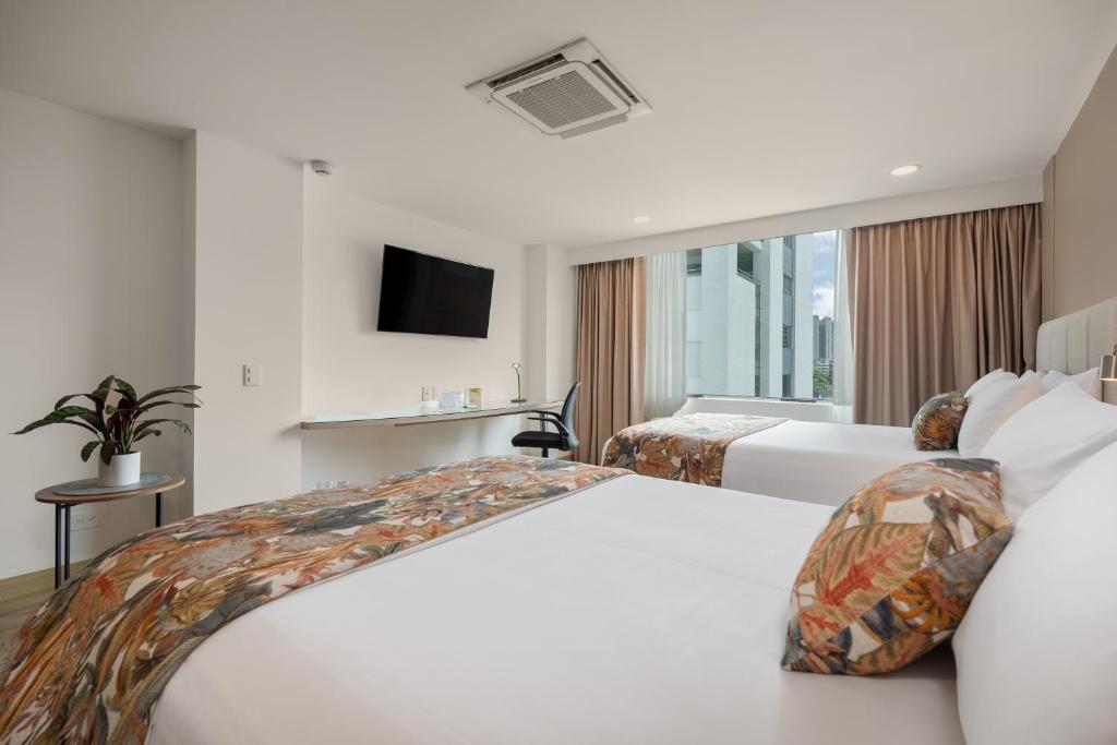 Uma cama ou camas num quarto em Novelty Suites Hotel