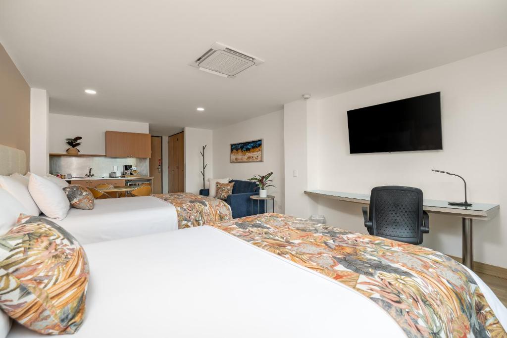 Uma cama ou camas num quarto em Novelty Suites Hotel