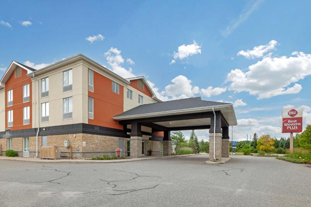 a building with a parking garage in front of it at Best Western Plus Muskoka Inn in Huntsville