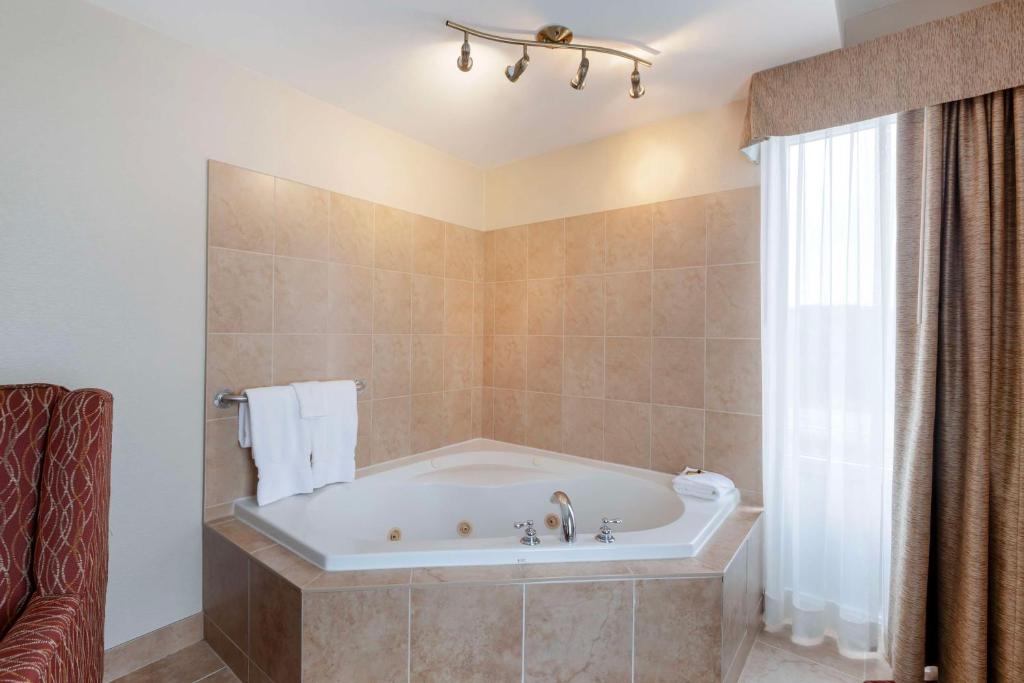 Koupelna v ubytování Best Western Plus Muskoka Inn